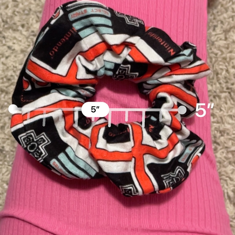 SCRUNCHIES - Picture 6 of 7